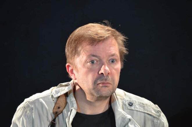 Vincent Viotti dans le rôle de Serge, le reporter © Geneviève Delalot Vincent Viotti dans le rôle de Serge, le reporter © Geneviève Delalot